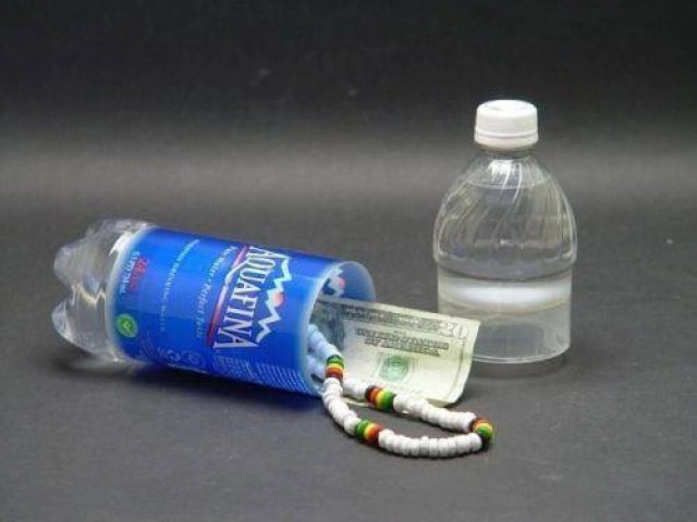 ขวดน้ำซ่อนสมบัติ