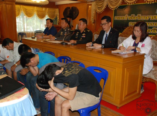 ขยายผลทลาย "บาร์เกย์" กลางเมืองพิษณุโลก เจอพระซื้อบริการทางเพศ