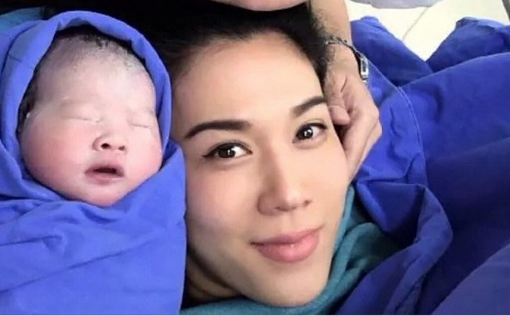 "เมย์ เฟื่องอารมย์" คลอดลูกสาวแล้ว ตั้งชื่อน้องมายู "เมย์ เฟื่องอารมย์" คลอดลูกสาวแล้ว ตั้งชื่อน้องมายู