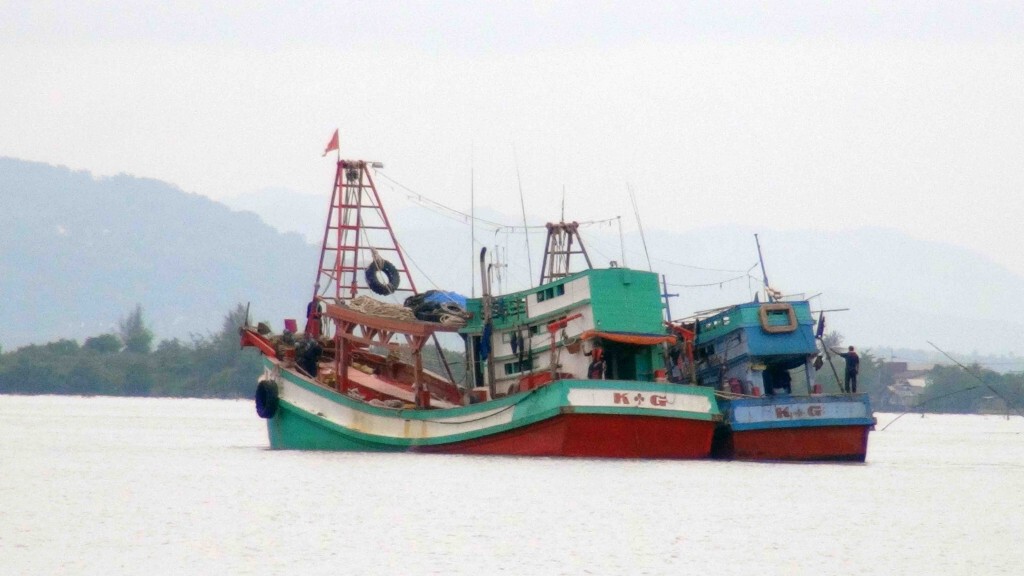 ทัพเรือภาคที่ 2 จับกุมเรือประมงสัญชาติเวียดนาม เพิ่มอีก 2 ลำ