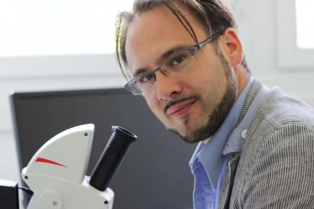 เถ้ากระดูกมนุษย์ สกัดเป็น 'เพชร'