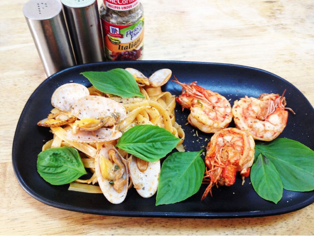 Cooking is Fun : สปาเก็ตตี้เส้นแบนผัดหอยลายกับกุ้ง Cooking is Fun : สปาเก็ตตี้เส้นแบนผัดหอยลายกับกุ้ง