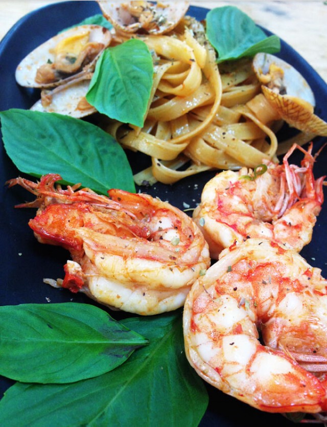 Cooking is Fun : สปาเก็ตตี้เส้นแบนผัดหอยลายกับกุ้ง