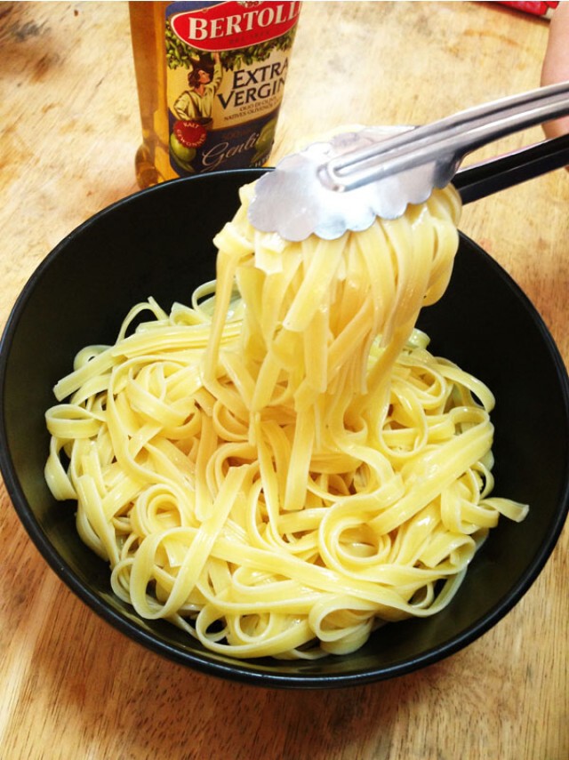 Cooking is Fun : สปาเก็ตตี้เส้นแบนผัดหอยลายกับกุ้ง
