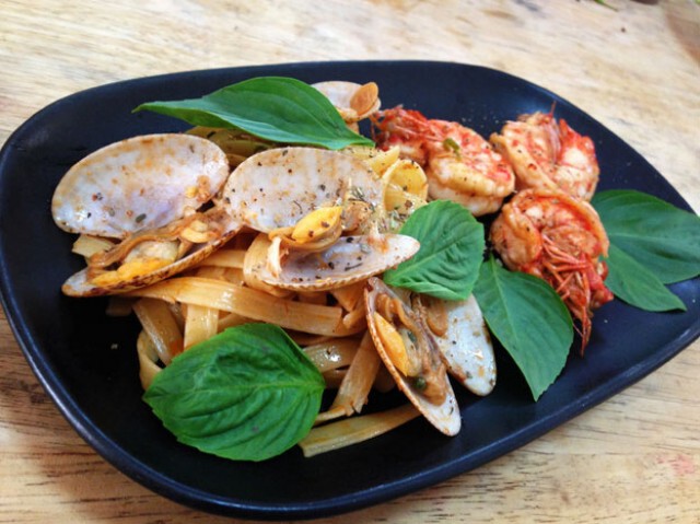Cooking is Fun : สปาเก็ตตี้เส้นแบนผัดหอยลายกับกุ้ง