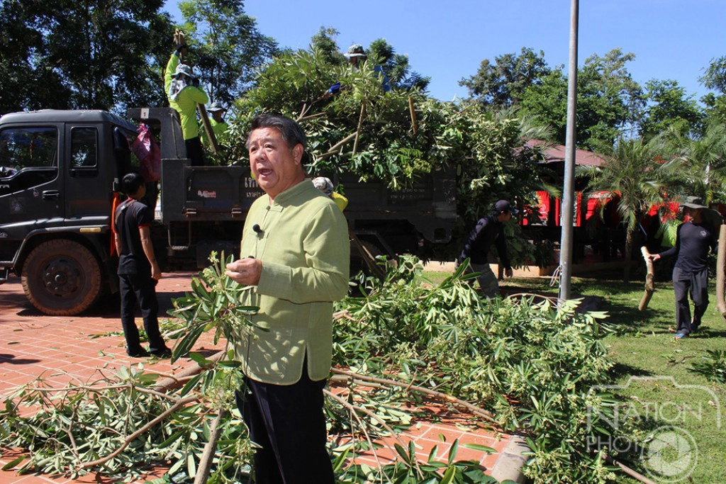 ระดมตัดแต่ง "ต้นตีนเป็ด" สวนศรีเมือง ส่งกลิ่นแรง สร้างความเดือดร้อนให้ผู้มาออกกำลังกาย