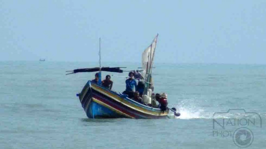 คลื่นลมสงบ ประมงสงขลา ทยอยนำเรือ ออกจากฝั่ง