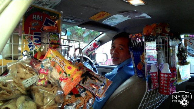 แท็กซี่ใจดี เตรียมขนม ของกินเล่นแก้ง่วง ไว้ให้ผู้โดยสารรับประทานฟรี