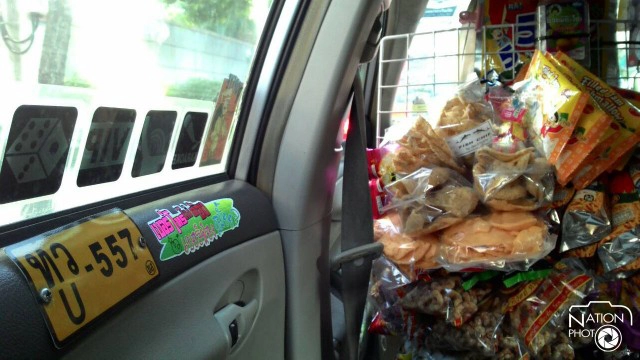 แท็กซี่ใจดี เตรียมขนม ของกินเล่นแก้ง่วง ไว้ให้ผู้โดยสารรับประทานฟรี