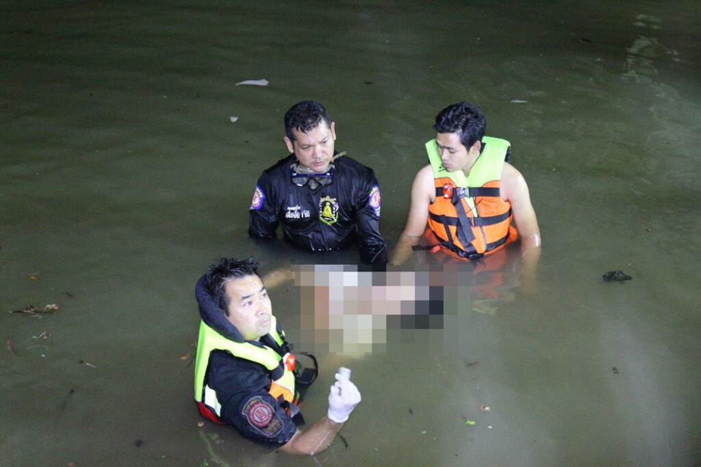 หนุ่มการบินไทยชิ่งเก๋งชนต้นไม้ดับพร้อมเพื่อน 2 ศพ