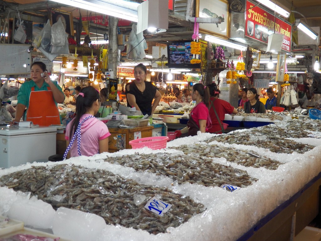 เรือประมงงดออกทะเลส่งผลให้อาหารทะเลขึ้นราคา เรือประมงงดออกทะเลส่งผลให้อาหารทะเลขึ้นราคา