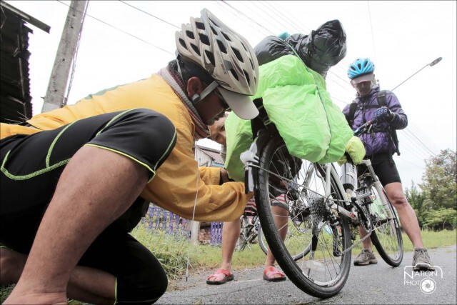 สองหนุ่มใหญ่ ปั่นจักรยานจากยะลาไปถวายพระพรในหลวง ที่ รพ.ศิริราช