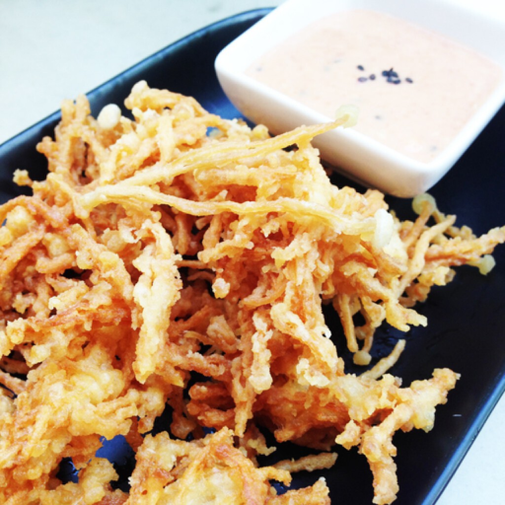 Cooking is Fun : เห็ดเข็มทองทอดซอสครีมมะเขือเทศ Cooking is Fun : เห็ดเข็มทองทอดซอสครีมมะเขือเทศ