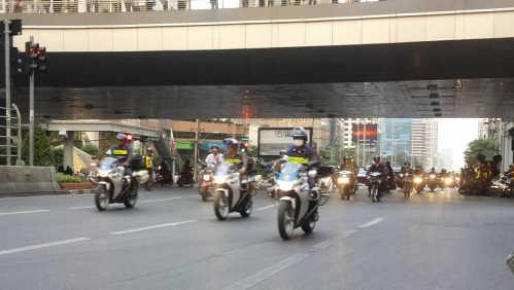 โครงการขับนำรถแก้ปัญหารถติดถนนสาทร โครงการขับนำรถแก้ปัญหารถติดถนนสาทร