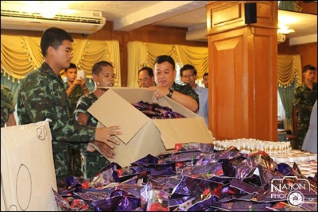 บุกยึดยาลดอ้วน "OHO" พบสารอันตราย
สธ.เร่งแจ้ง ห้ามบริโภค