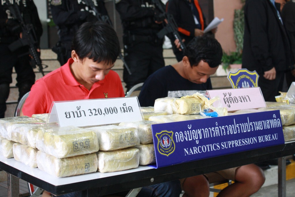 ปส.จับแก๊งค้ายาเครือข่ายตลิ่งชัน พร้อมของกลางยาบ้า 320,000 เม็ด ยาไอซ์อีก 5 กก. ปส.จับแก๊งค้ายาเครือข่ายตลิ่งชัน พร้อมของกลางยาบ้า 320,000 เม็ด ยาไอซ์อีก 5 กก.
