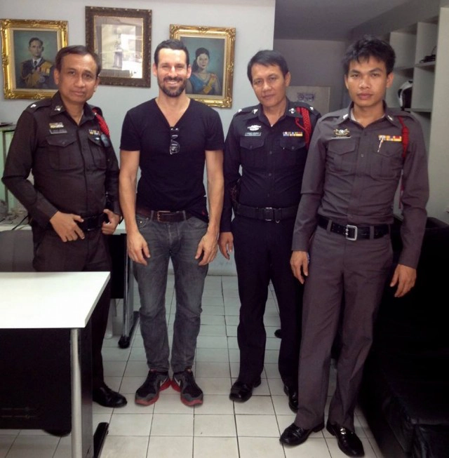 เชิ้ตติดซิป..แรงบันดาลใจจากตำรวจไทย