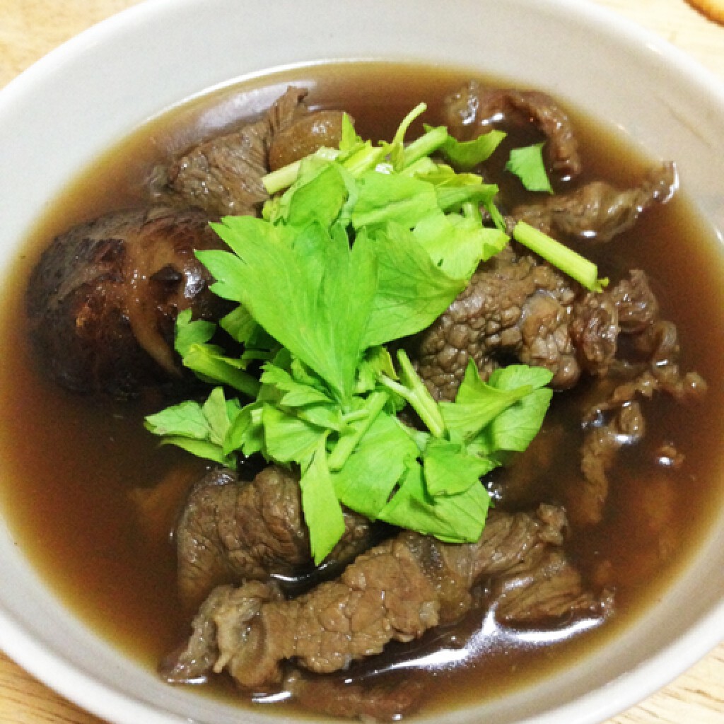Cooking is Fun : เนื้อน่องลายตุ๋นเห็ดหอมเครื่องยาจีน Cooking is Fun : เนื้อน่องลายตุ๋นเห็ดหอมเครื่องยาจีน
