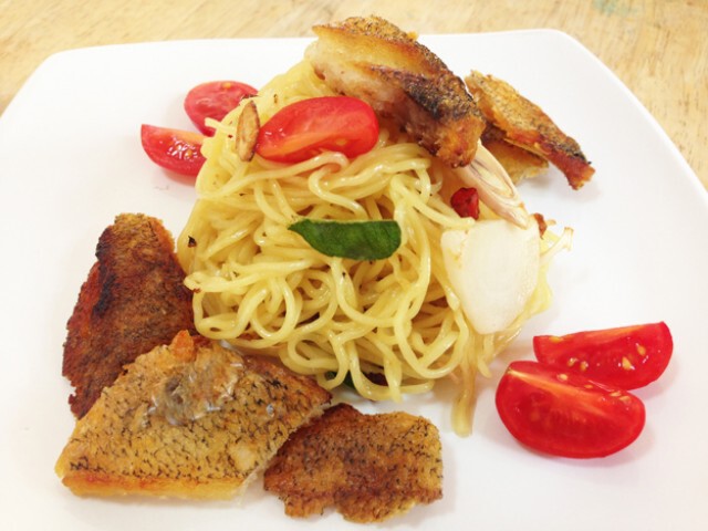 Cooking is Fun : บะหมี่ต้มยำผัดแห้งปลาสลิดทอดกรอบ