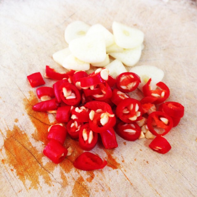 Cooking is Fun : บะหมี่ต้มยำผัดแห้งปลาสลิดทอดกรอบ