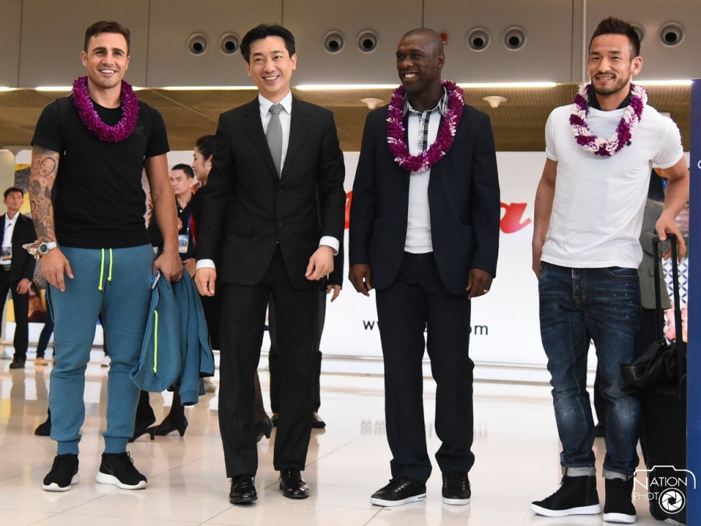 3 นักเตะสุดยอดในตำนาน เดินทางมาถึงไทยแล้ว 3 นักเตะสุดยอดในตำนาน เดินทางมาถึงไทยแล้ว