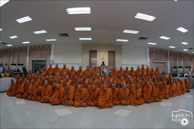 พระสุเทพนำพระสงฆ์ 142 รูป ลงนามถวายพระพรในหลวง