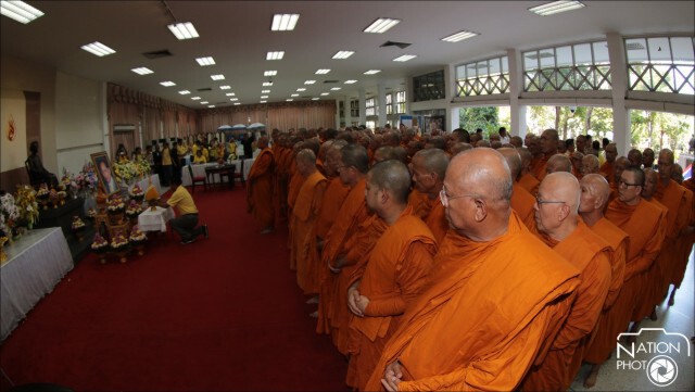 พระสุเทพนำพระสงฆ์ 142 รูป ลงนามถวายพระพรในหลวง