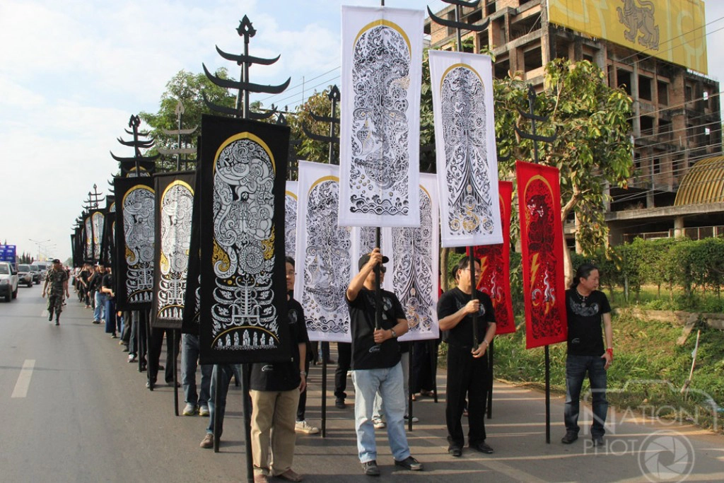 100 วัน "ถวัลย์ ดัชนี" เชิญอัฐิขึ้นปราสาทไม้มหาวิหารบ้านดำ