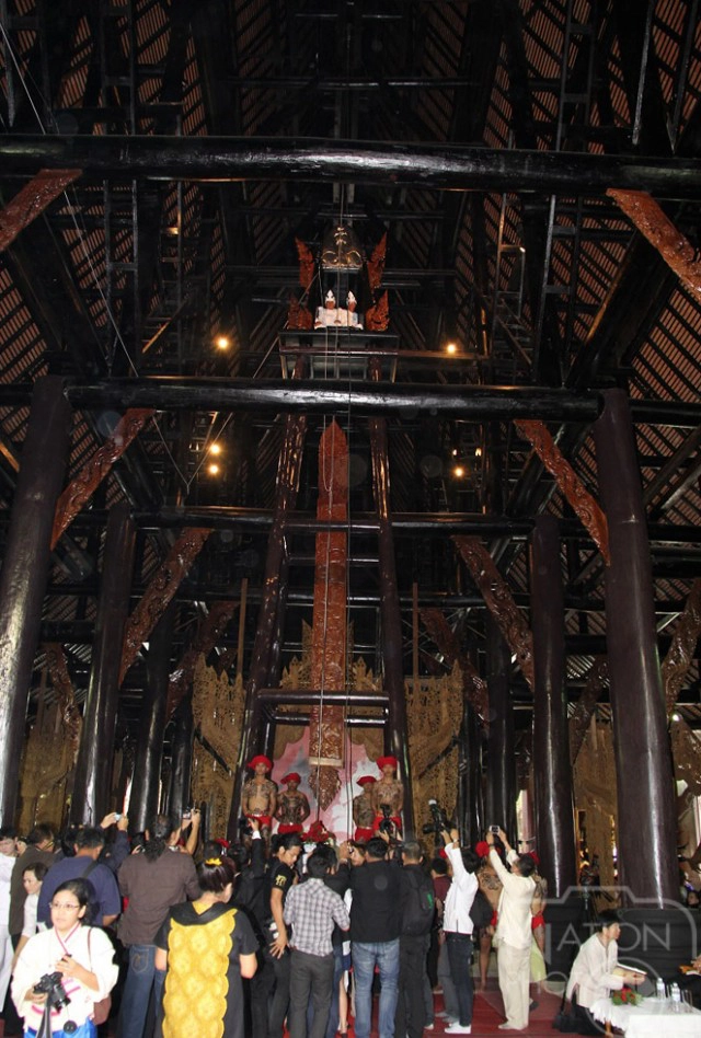 100 วัน "ถวัลย์ ดัชนี" เชิญอัฐิขึ้นปราสาทไม้มหาวิหารบ้านดำ