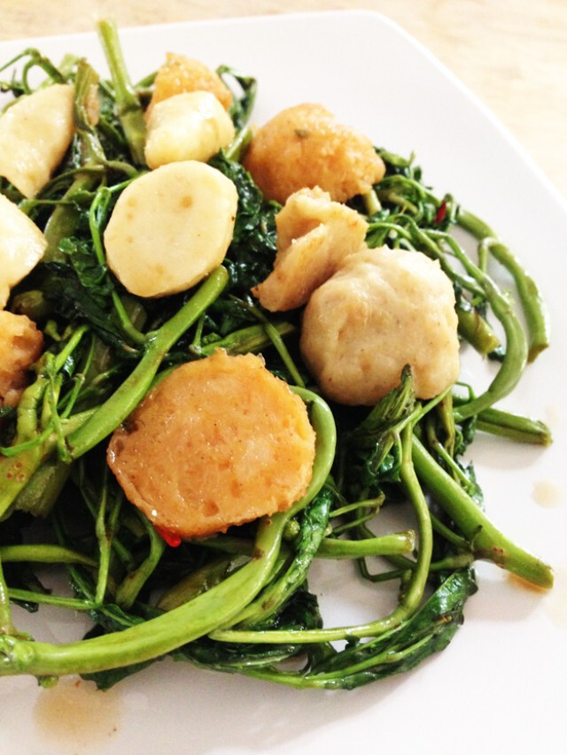 Cooking is Fun : ผักกะเฉดไฟแดงลูกชิ้นปลา กุ้ง