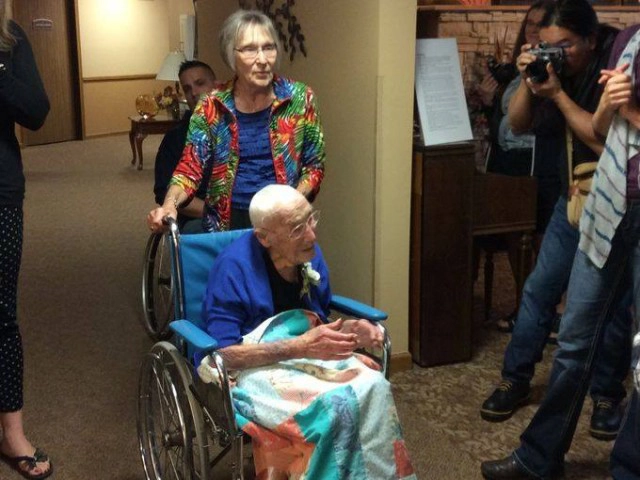 สมาชิกอายุมากที่สุดใน Facebook 
คุณยายอายุ 114 ปี ต้องโกงอายุเพื่อสมัคร