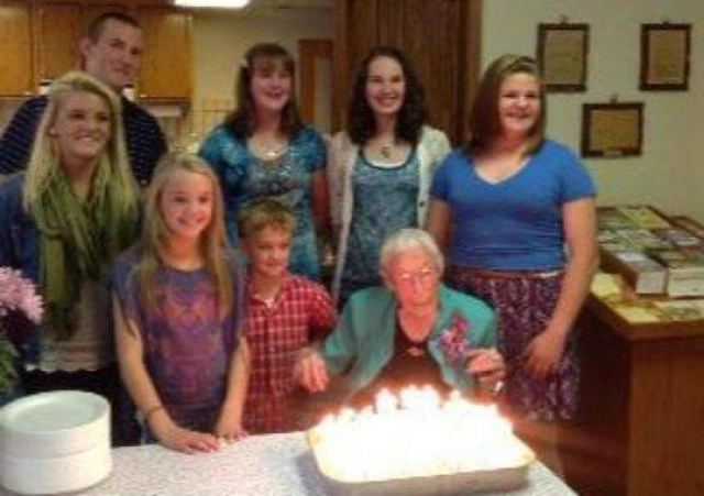 สมาชิกอายุมากที่สุดใน Facebook 
คุณยายอายุ 114 ปี ต้องโกงอายุเพื่อสมัคร