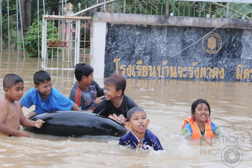 โรงเรียนในสังกัดยะลาเขต 1 ปิดเรียนแล้ว 12 แห่ง หลังน้ำท่วมโรงเรียน โรงเรียนในสังกัดยะลาเขต 1 ปิดเรียนแล้ว 12 แห่ง หลังน้ำท่วมโรงเรียน