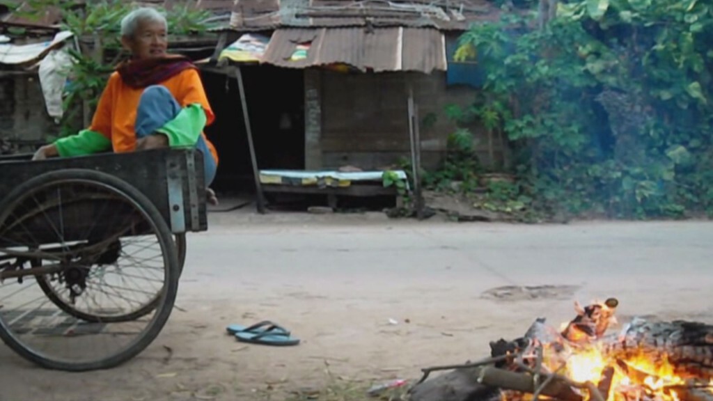 บุรีรัมย์ - แจกผ้าห่มกันหนาวช่วยคนชราผู้ยากไร้