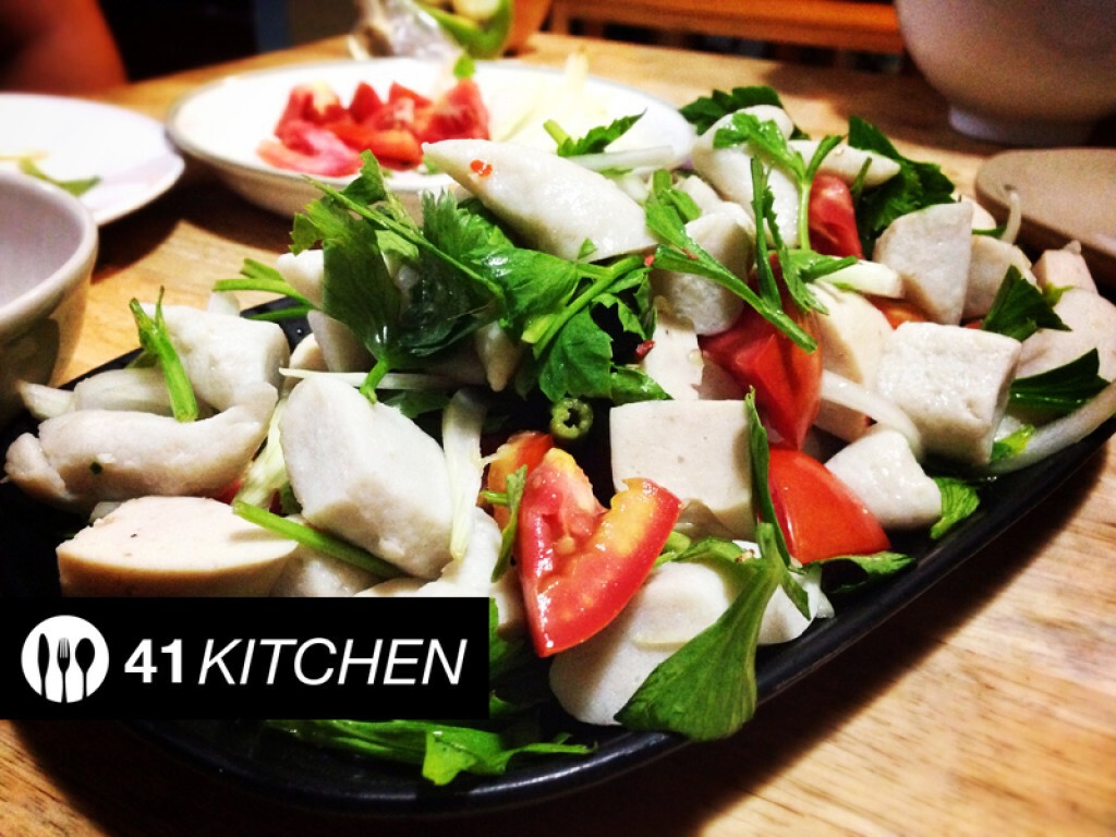 Cooking is Fun : ยำลูกชิ้นปลาหมูยอ Cooking is Fun : ยำลูกชิ้นปลาหมูยอ