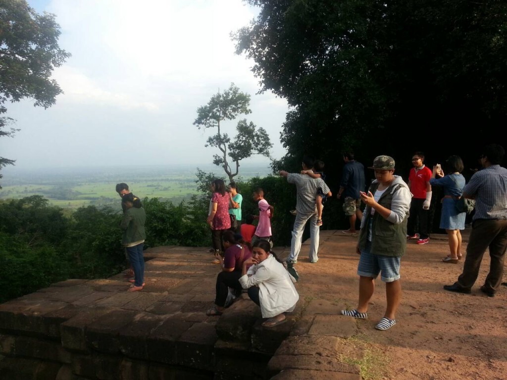 บุรีรัมย์-นักท่องเที่ยวสัมผัสอากาศหนาวบนยอดเขาพนมรุ้ง บุรีรัมย์-นักท่องเที่ยวสัมผัสอากาศหนาวบนยอดเขาพนมรุ้ง