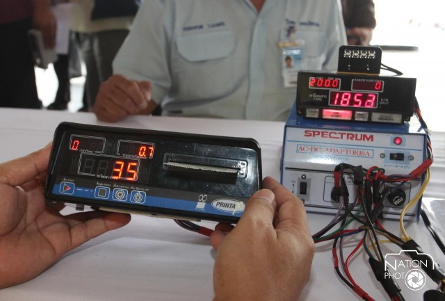 โชเฟอร์แท็กซี่ นำรถมาปรับจูนมิเตอร์อัตราใหม่