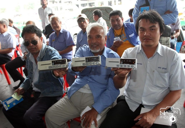 โชเฟอร์แท็กซี่ นำรถมาปรับจูนมิเตอร์อัตราใหม่