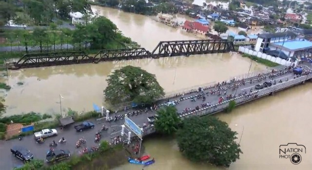 นราธิวาสยังอ่วมหนัก  โรงเรียนกว่า 150 แห่ง ปิดต่อเนื่อง