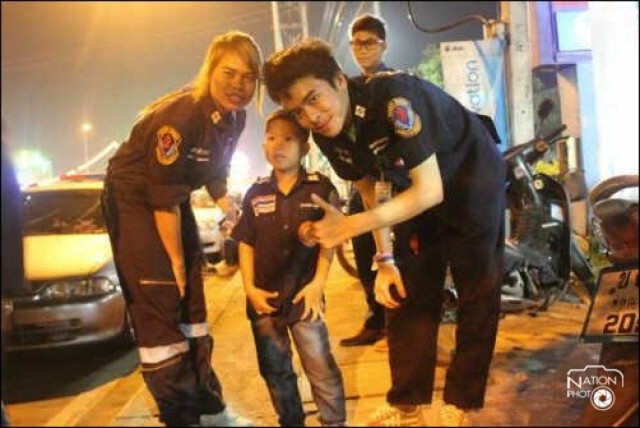 "น้องไอซ์" กู้ภัยน้อยหัวใจอาสาออกช่วยเหลือประชาชน