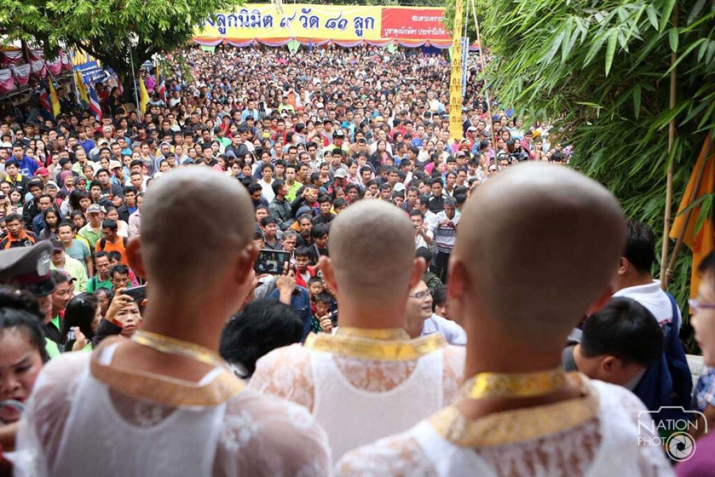 งดโปรยทาน หวั่นเจ็บตายใช้วิธีแจกแทน