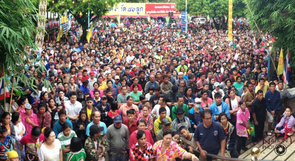 วัดดังพิษณุโลกโปรยทาน ไอโฟน 6 พลัส วัดดังพิษณุโลกโปรยทาน ไอโฟน 6 พลัส