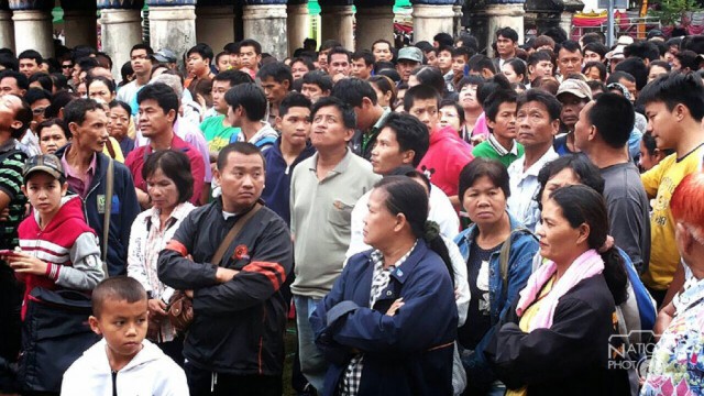 วัดดังพิษณุโลกโปรยทาน ไอโฟน 6 พลัส