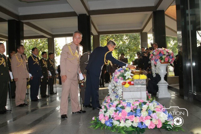 พิธีวางพวงมาลาสักการะดวงวิญญาณนักรบไทย เนื่องในวันกองทัพไทย