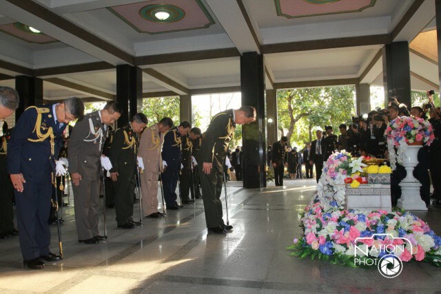พิธีวางพวงมาลาสักการะดวงวิญญาณนักรบไทย เนื่องในวันกองทัพไทย