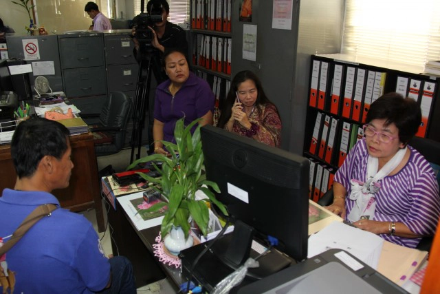 เรียกสอบกระเป๋า-คนขับรถเมล์สาย 203 ยันไม่ได้ทำร้ายและผลักเด็ก ขสมก.ลงดาบห้ามรถวิ่งจนกว่าจะหาข้อยุติ