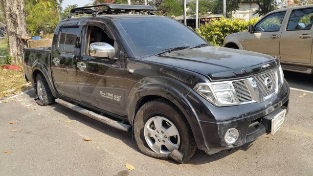 ขอนแก่น-ยึดกัญชา 300 กก. คนขับหนีหลังซิ่งรถตกทางกำลังซ่อม