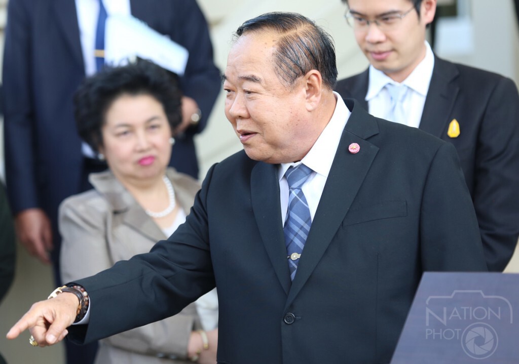 "ประวิตร" จวก "ขวัญชัย-ก่อแก้ว" ขู่นองเลือด หากถอดถอน "ยิ่งลักษณ์" "ประวิตร" จวก "ขวัญชัย-ก่อแก้ว" ขู่นองเลือด หากถอดถอน "ยิ่งลักษณ์"