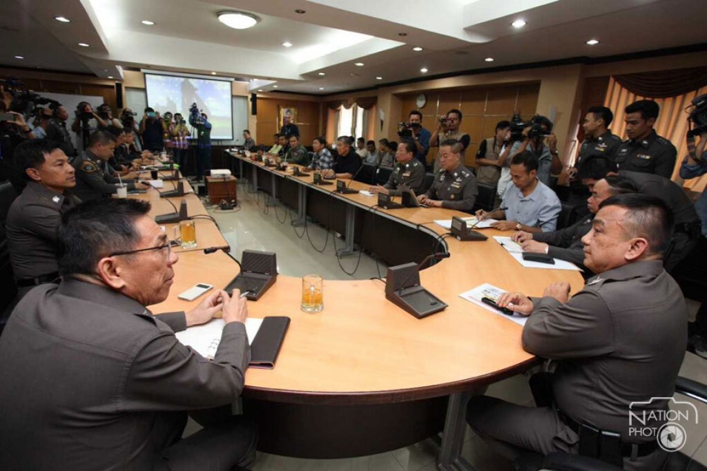 ตร.ขออนุมัติหมายจับ 2 ผู้ต้องสงสัยวางระเบิด วันนี้ ตร.ขออนุมัติหมายจับ 2 ผู้ต้องสงสัยวางระเบิด วันนี้