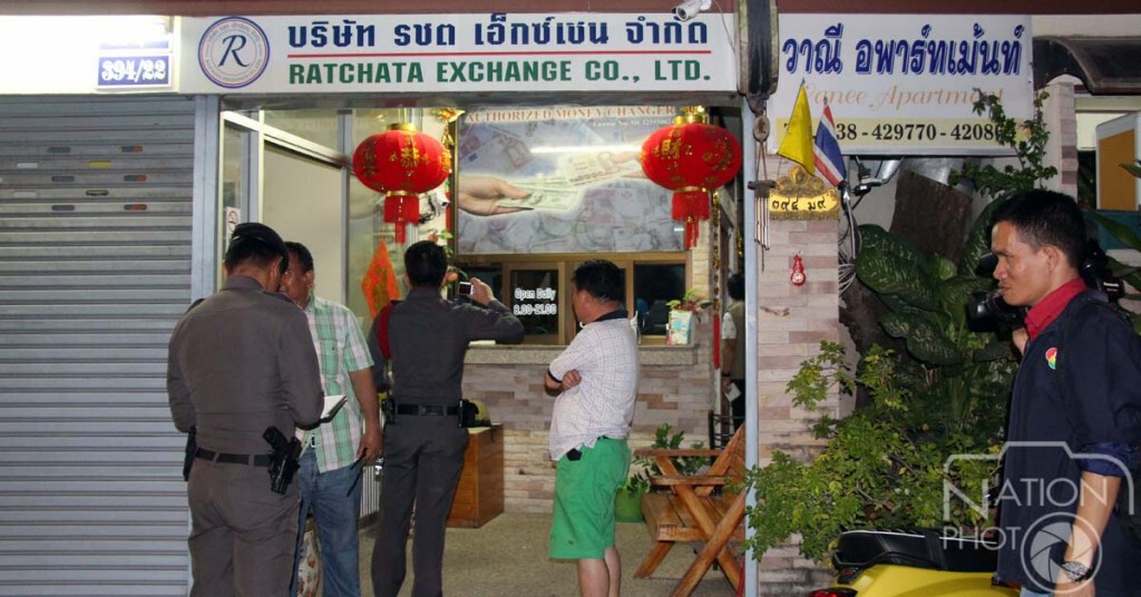 ชลบุรี - โจรต่างชาติควงปืนบุกเดี่ยว จี้รองนายกเทศบาลเมืองหนองปรือ ชิงเงิน 2 แสนบาท ชลบุรี - โจรต่างชาติควงปืนบุกเดี่ยว จี้รองนายกเทศบาลเมืองหนองปรือ ชิงเงิน 2 แสนบาท